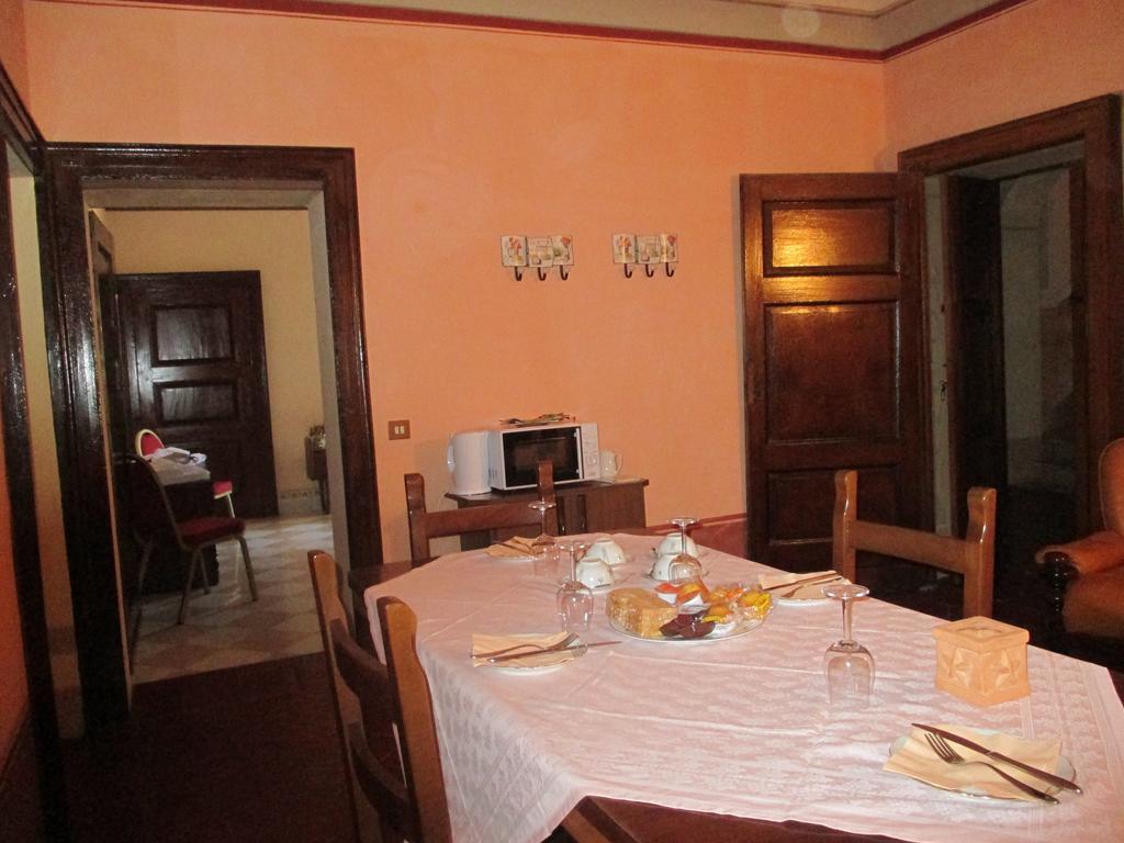 Villa Cantoni Gropello Cairoli Bilik gambar