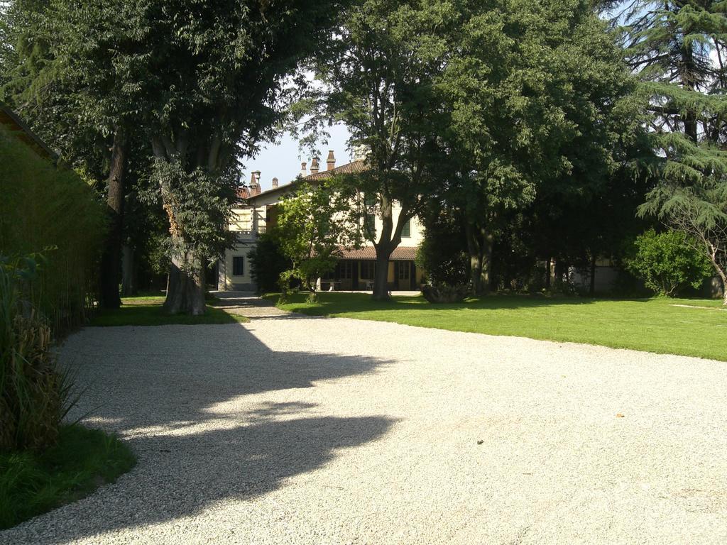 Villa Cantoni Gropello Cairoli Bilik gambar